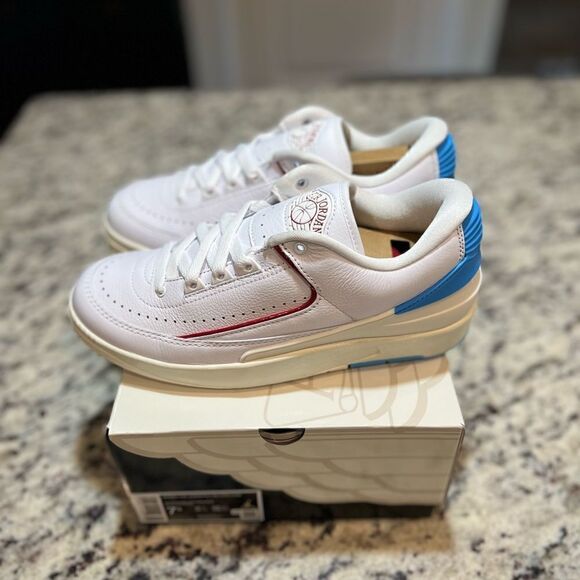 Air Jordan 2 Retro Low “UNC to CHI” Size: 7.5W - Picture 1 of 5